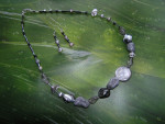 ketting grijs parelmoer en natuursteen